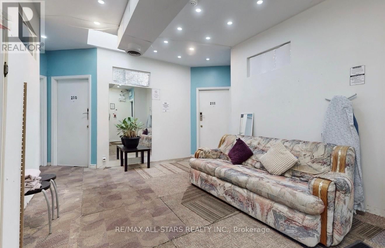 137 JARVIS STREET Image 10