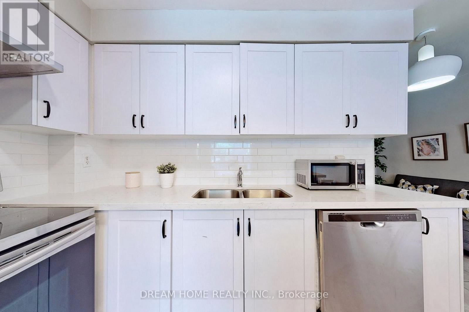 Apt B - 61 CAMERON STREET Image 9