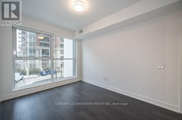 302 - 30 INN ON THE PARK DRIVE Image 16
