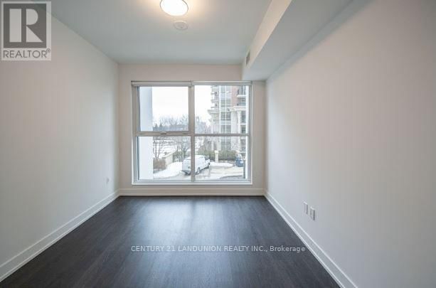 302 - 30 INN ON THE PARK DRIVE Image 17