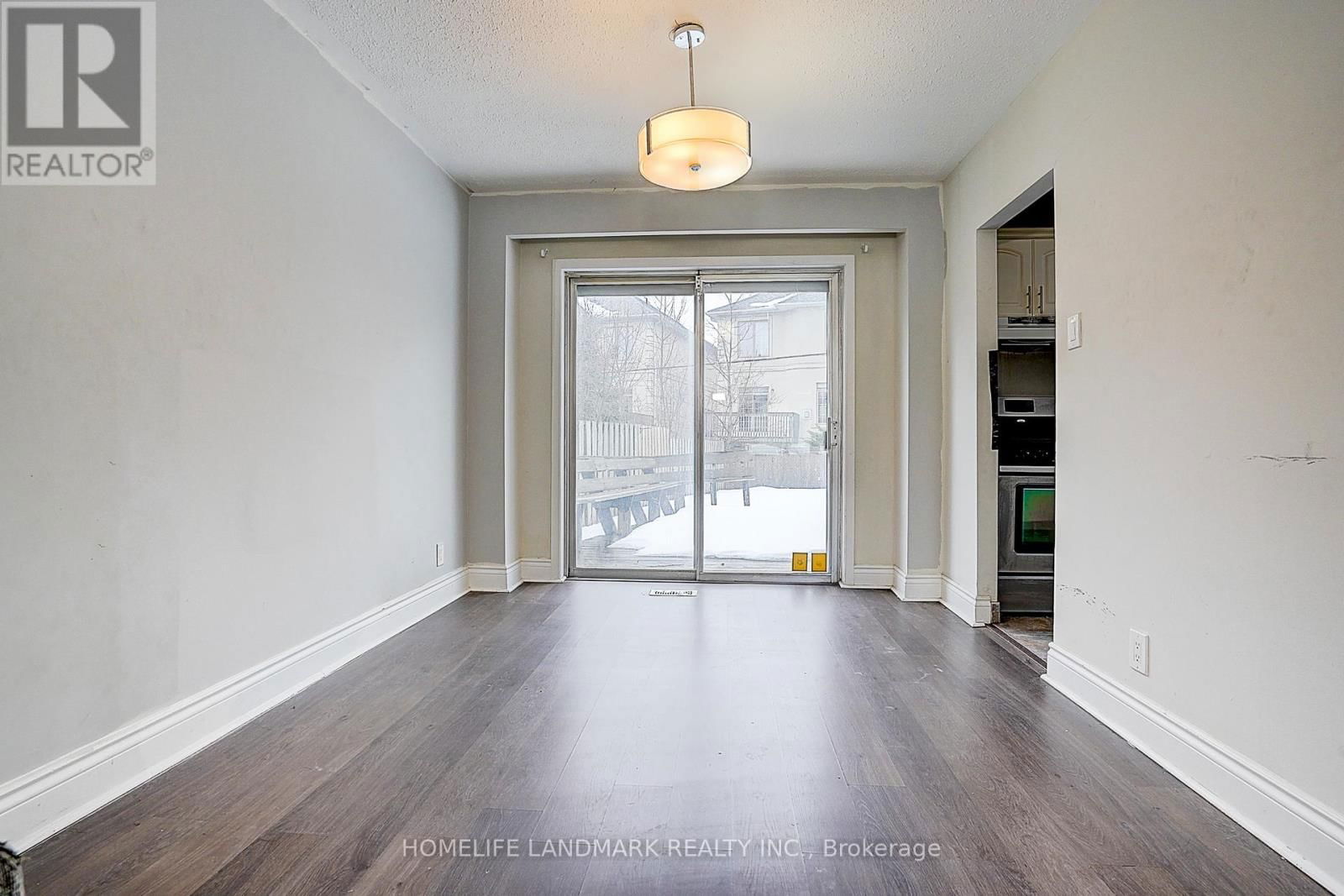 11 ENNISMORE PLACE Image 10