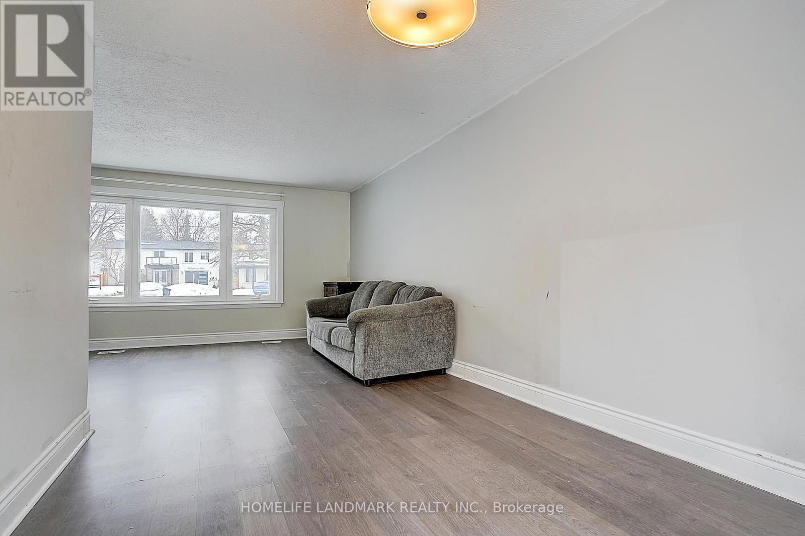 11 ENNISMORE PLACE Image 12