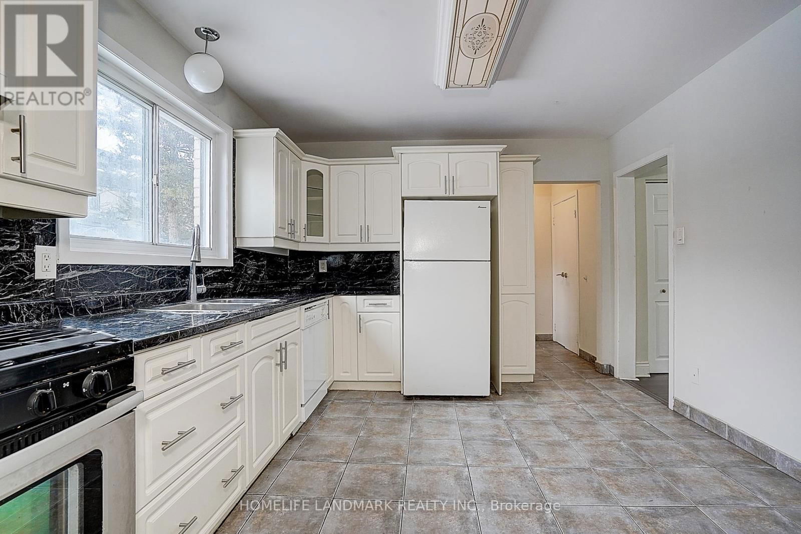 11 ENNISMORE PLACE Image 13