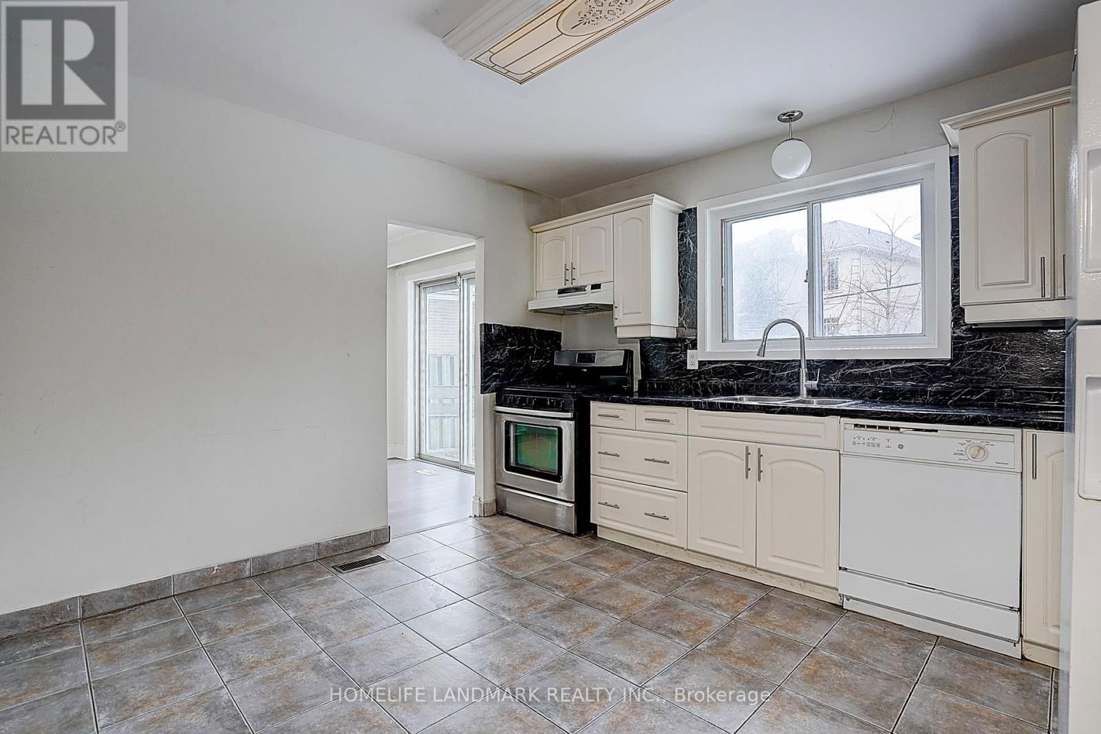 11 ENNISMORE PLACE Image 16