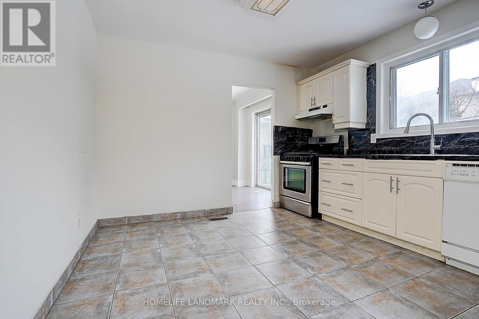 11 ENNISMORE PLACE Image 17