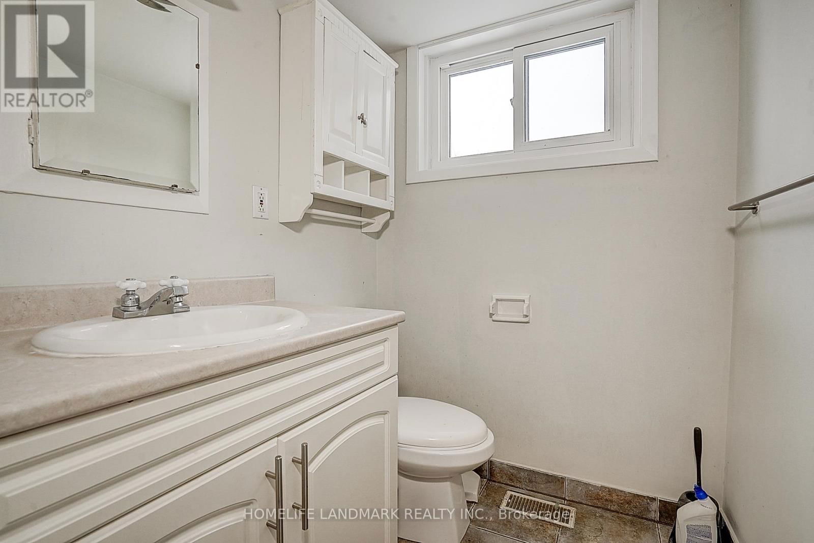11 ENNISMORE PLACE Image 18