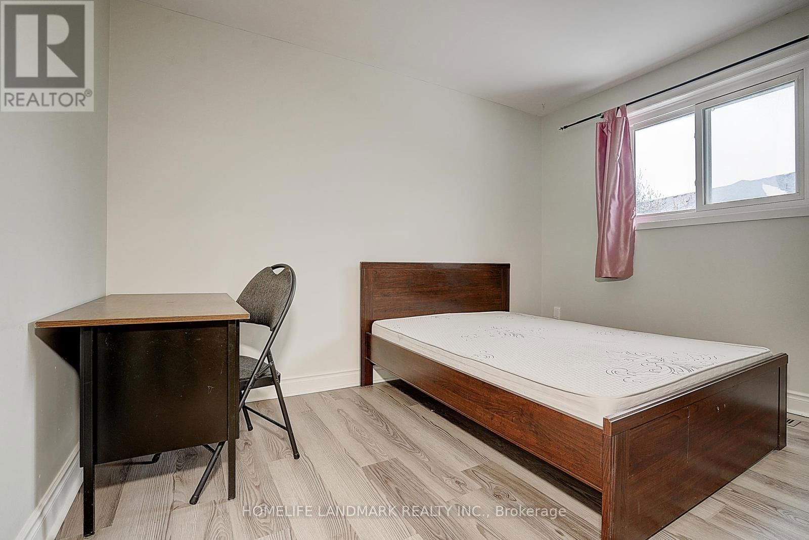 11 ENNISMORE PLACE Image 21