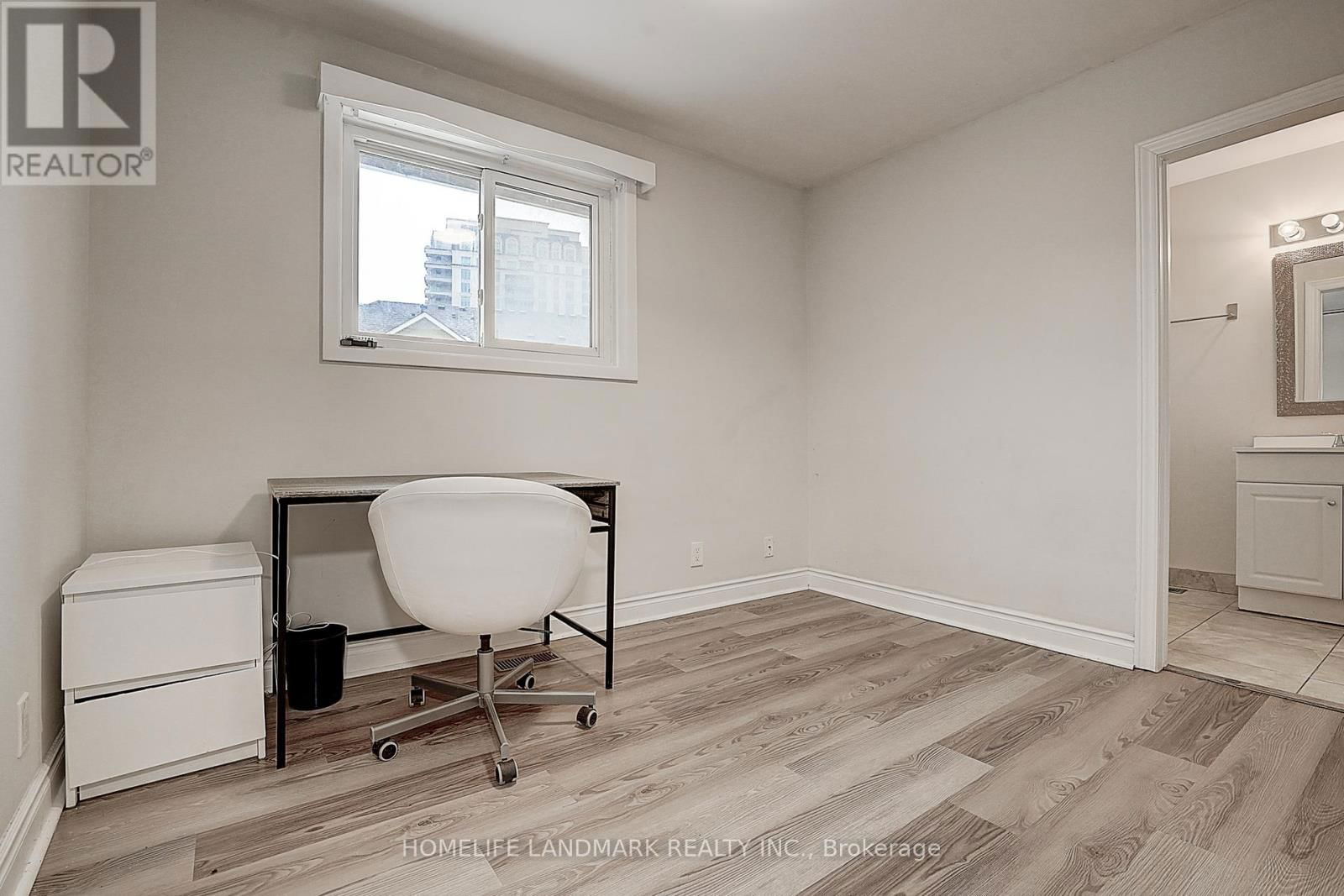 11 ENNISMORE PLACE Image 22
