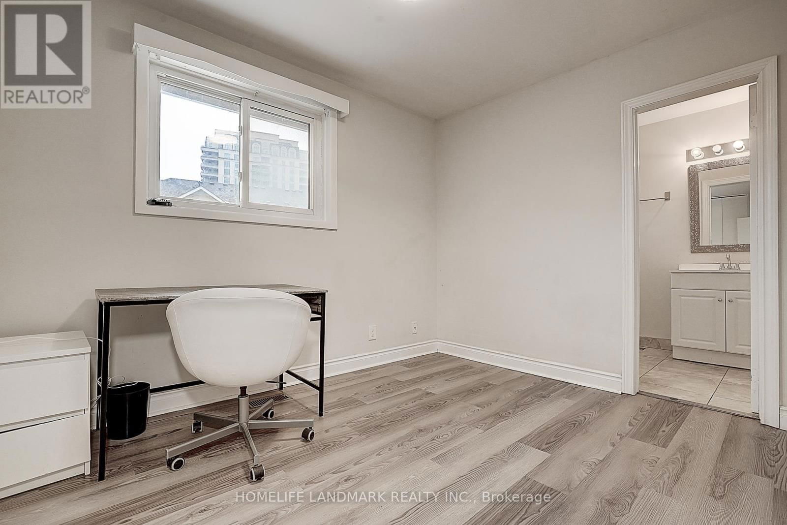 11 ENNISMORE PLACE Image 23