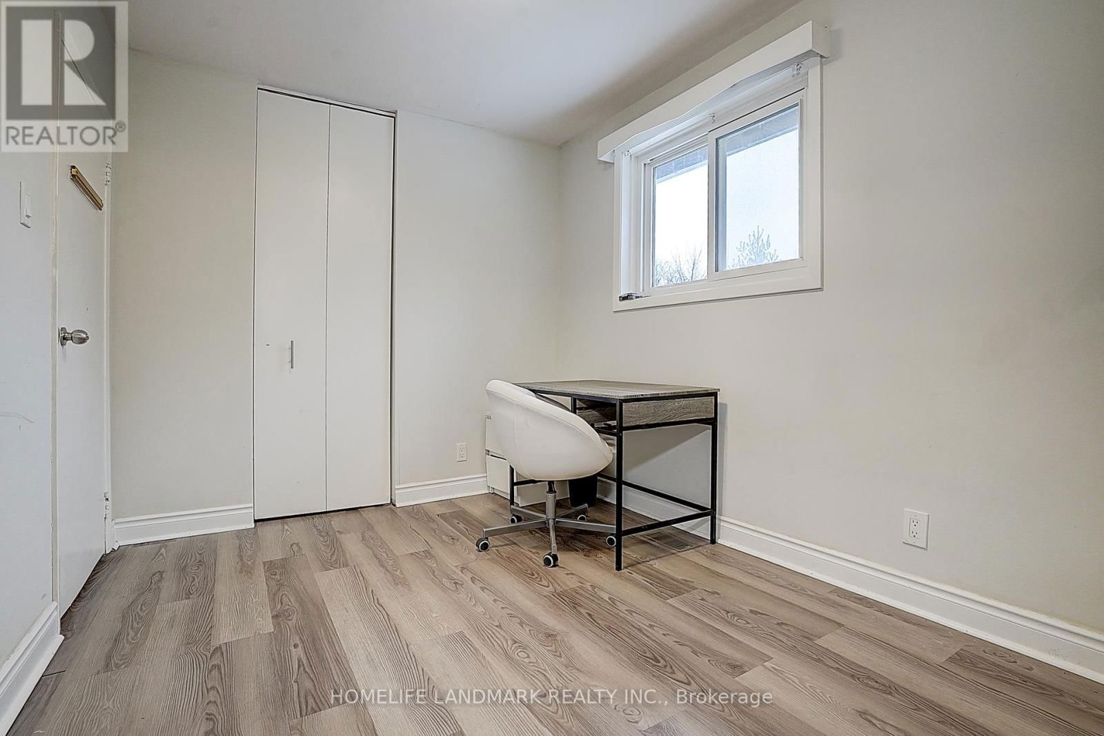 11 ENNISMORE PLACE Image 24