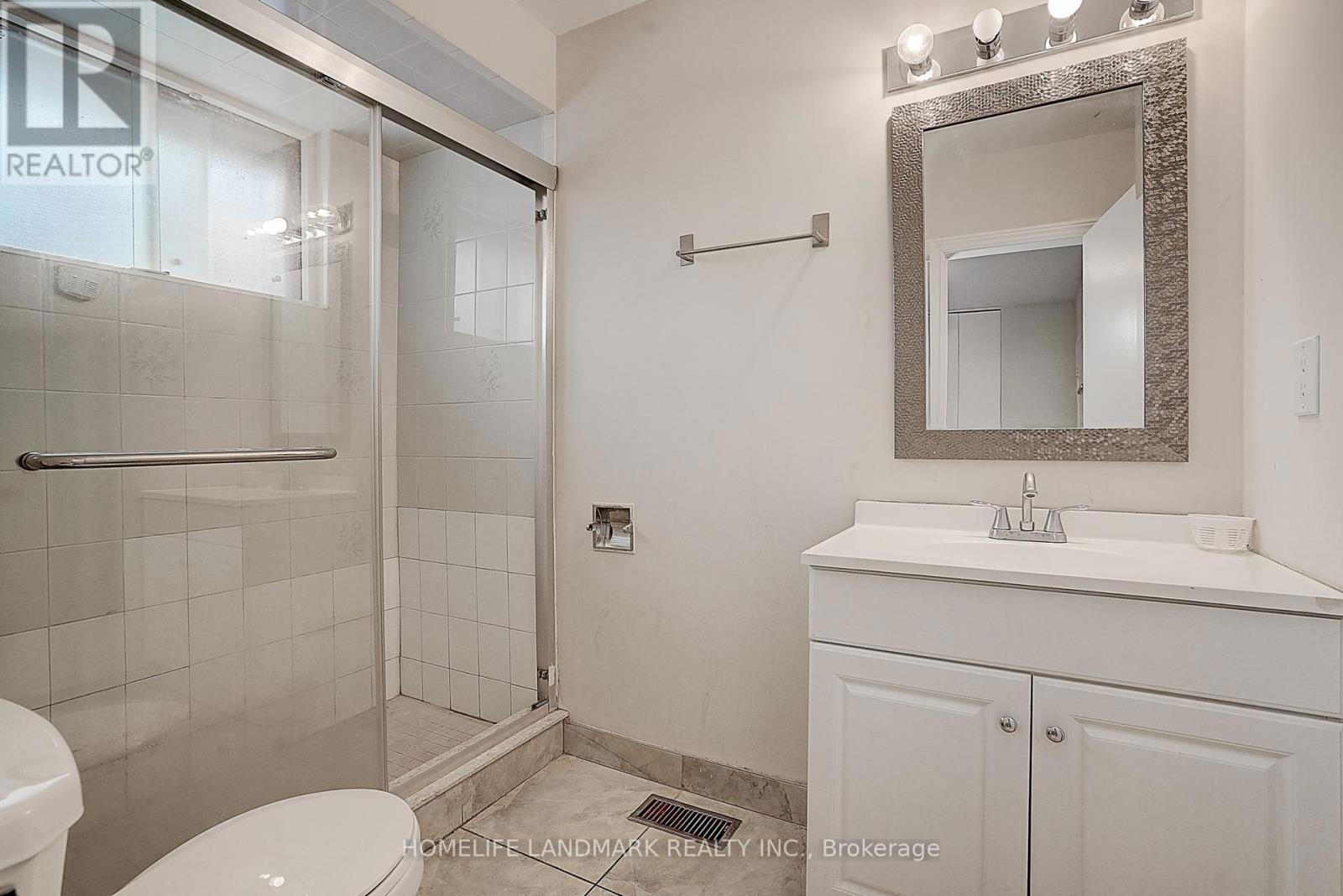 11 ENNISMORE PLACE Image 25