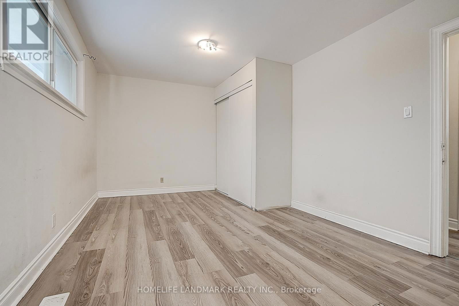 11 ENNISMORE PLACE Image 26