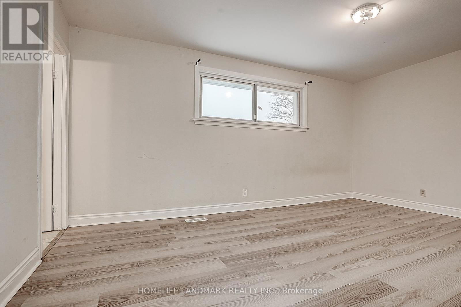 11 ENNISMORE PLACE Image 27