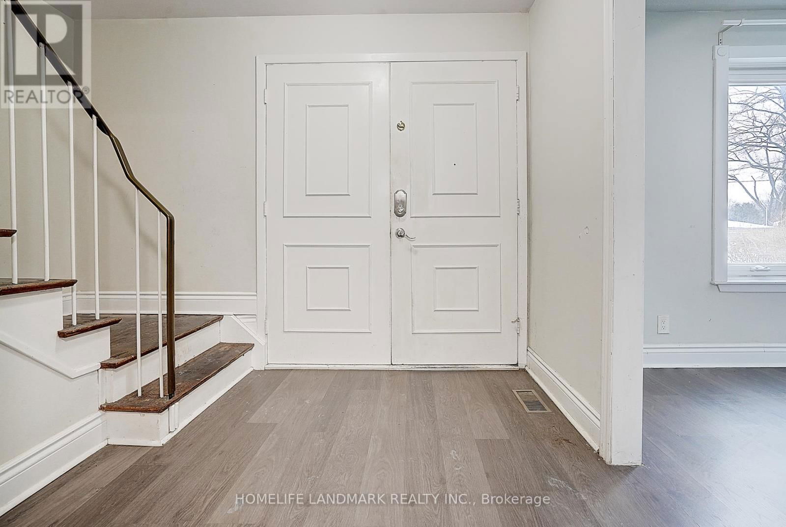 11 ENNISMORE PLACE Image 3