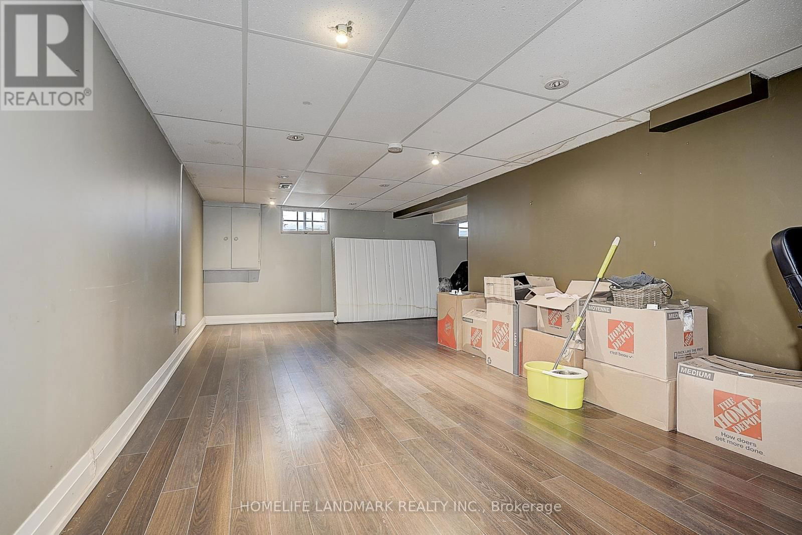 11 ENNISMORE PLACE Image 31