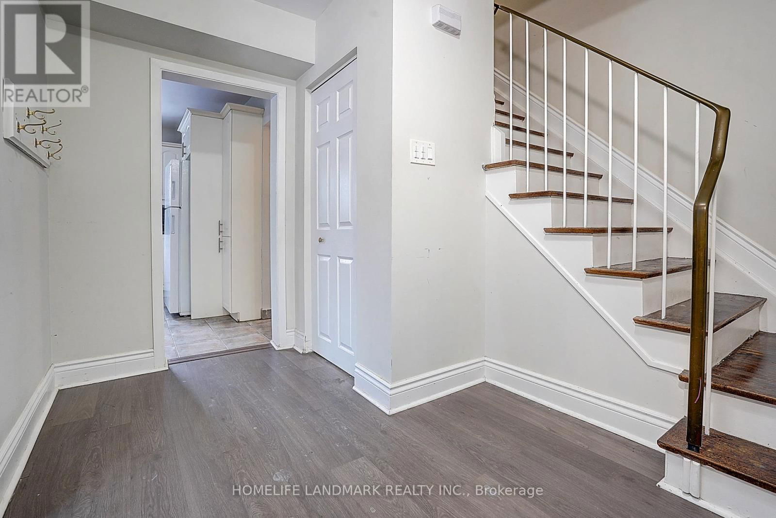 11 ENNISMORE PLACE Image 4