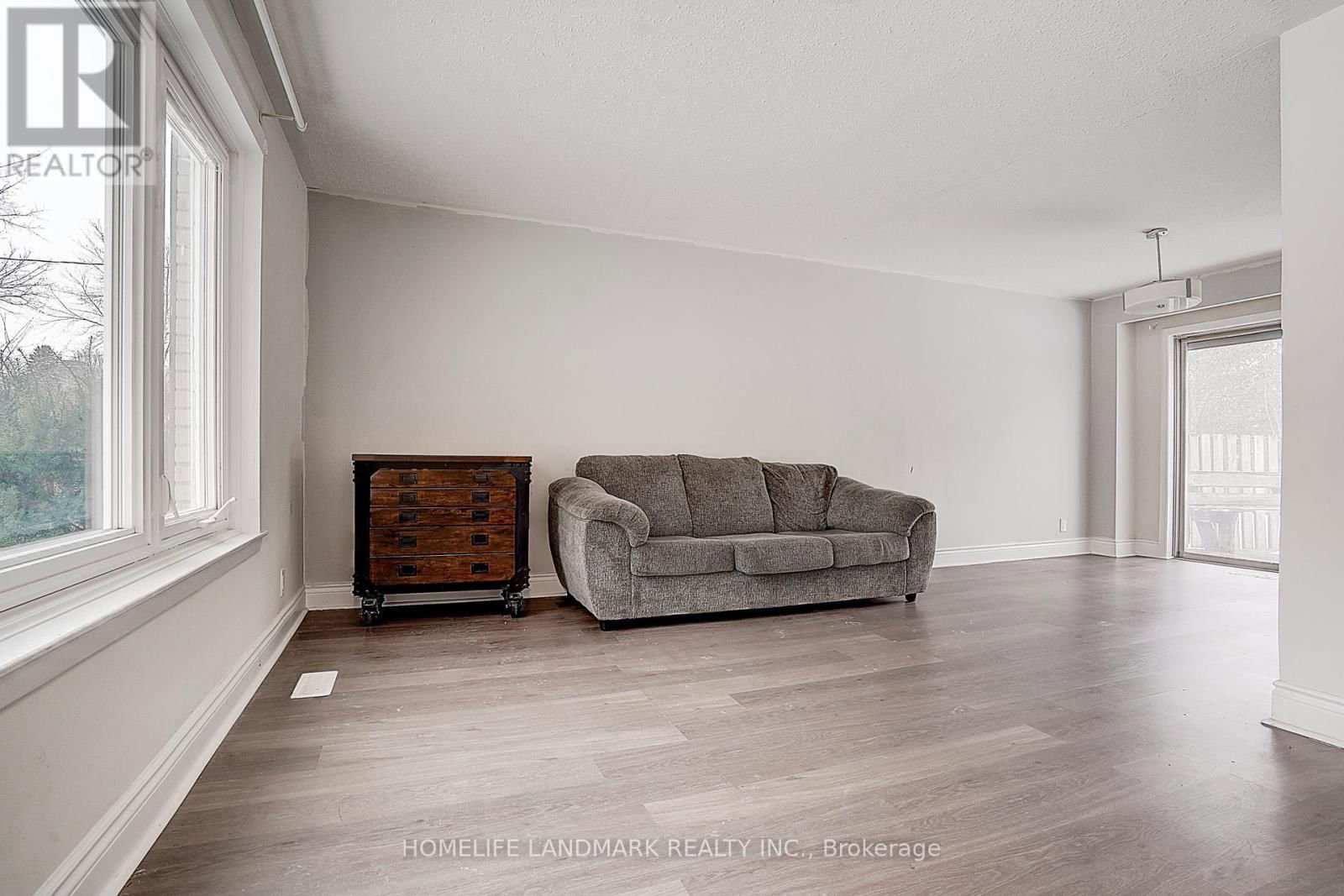 11 ENNISMORE PLACE Image 5
