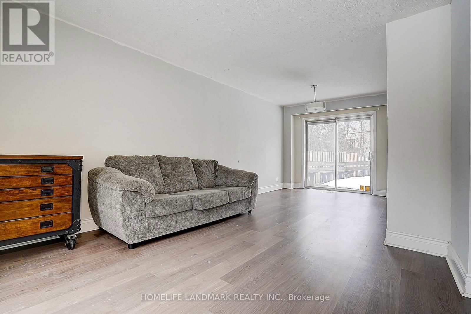 11 ENNISMORE PLACE Image 6