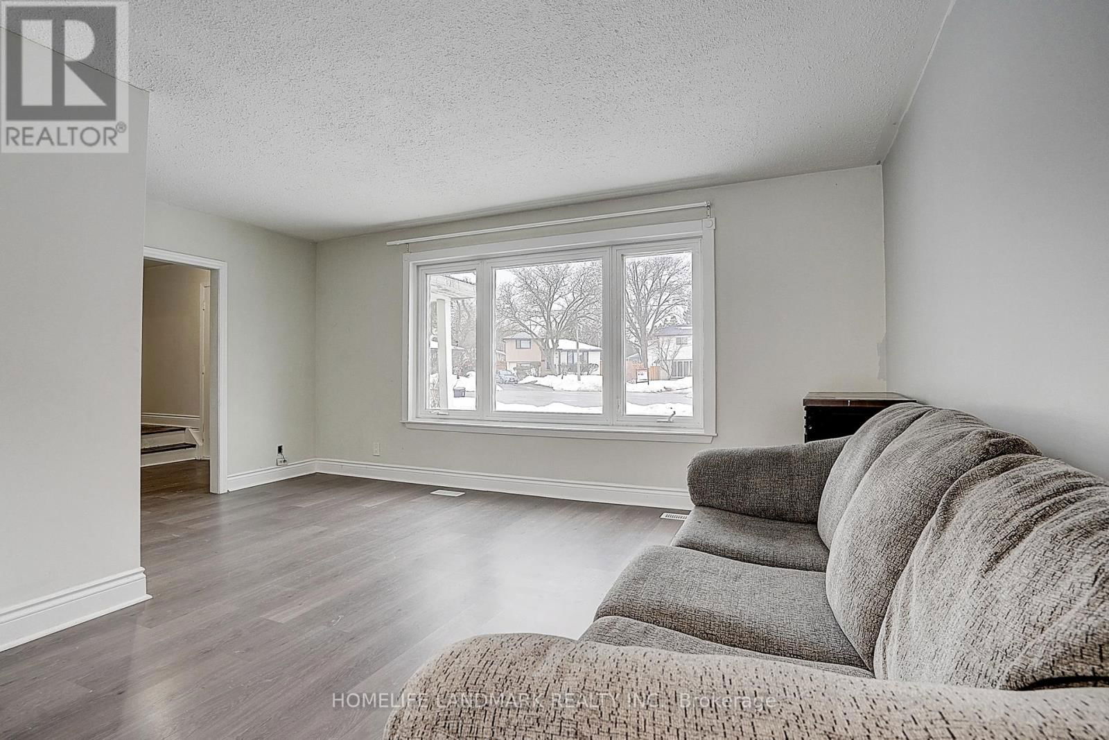 11 ENNISMORE PLACE Image 8