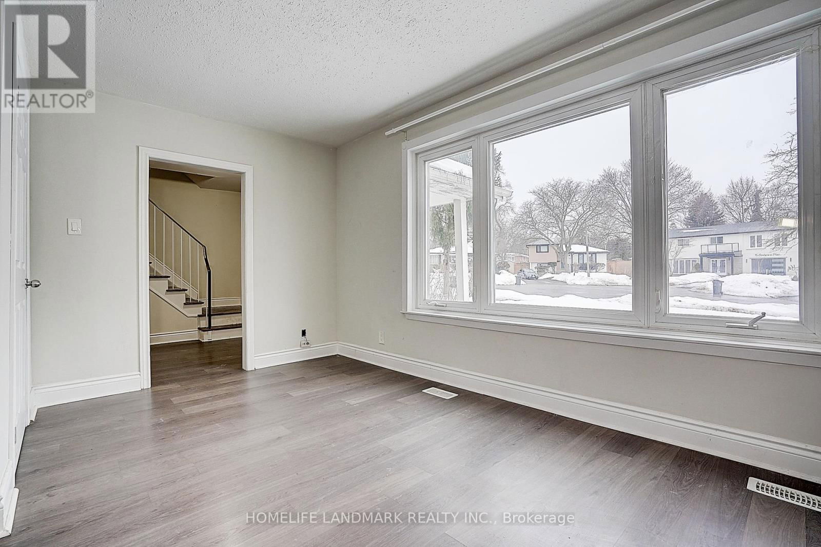 11 ENNISMORE PLACE Image 9