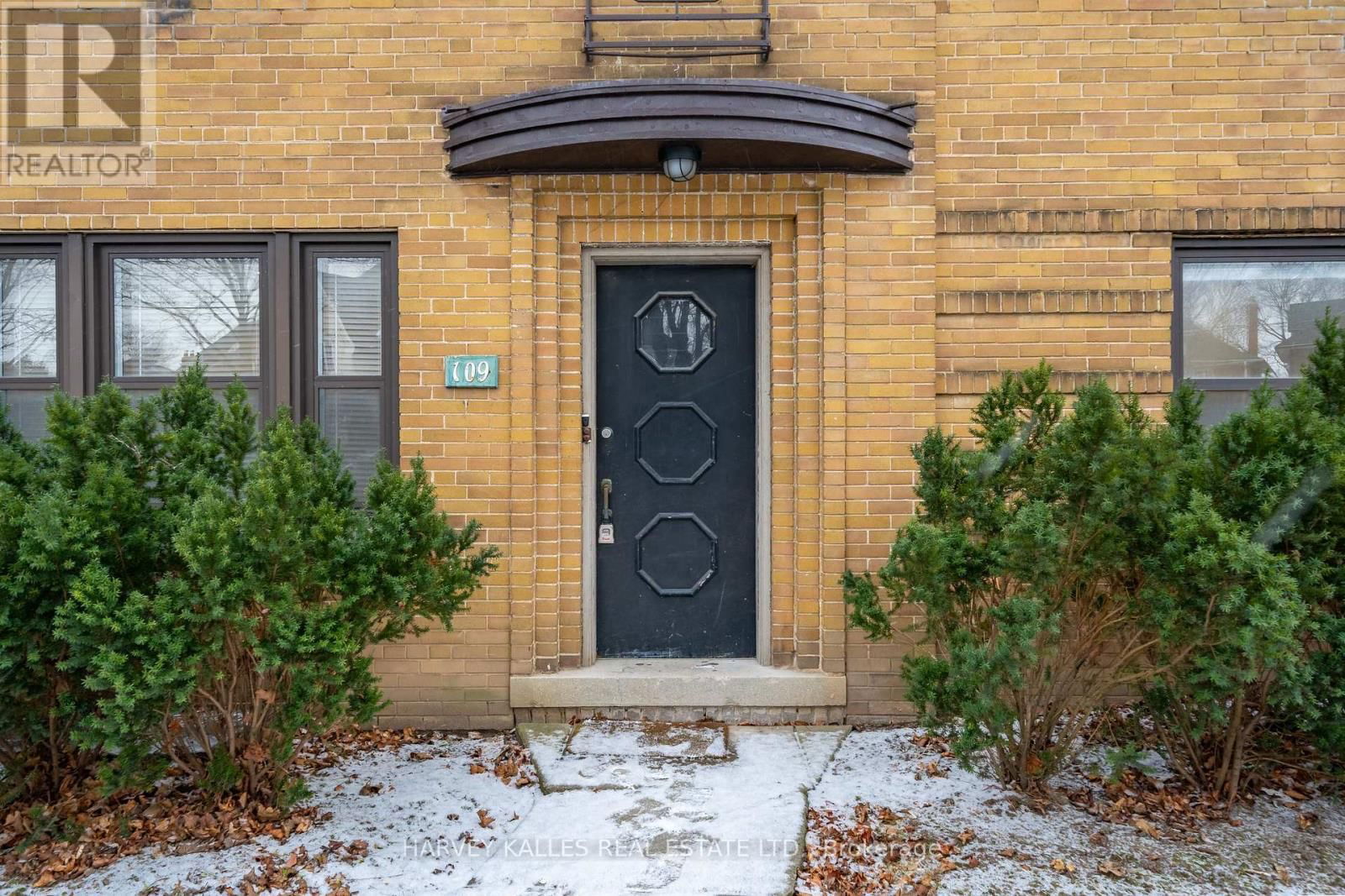 Main - 109 CHATSWORTH DRIVE Image 3