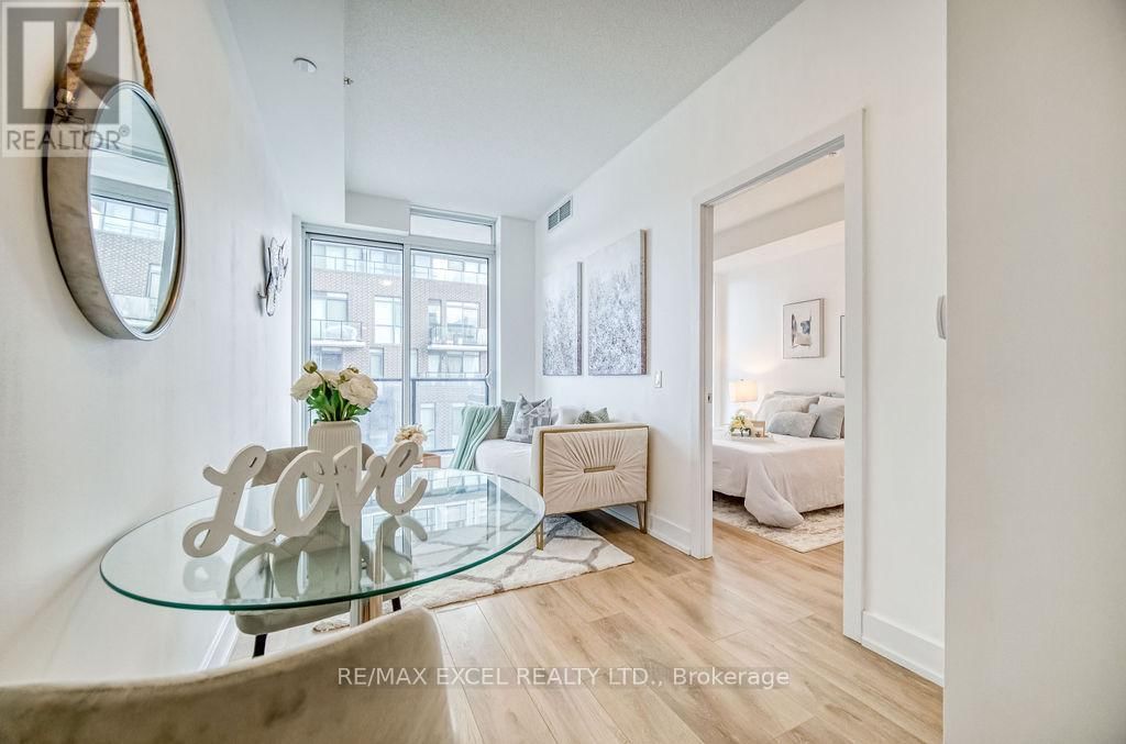 318 - 128 FAIRVIEW MALL DRIVE Image 10