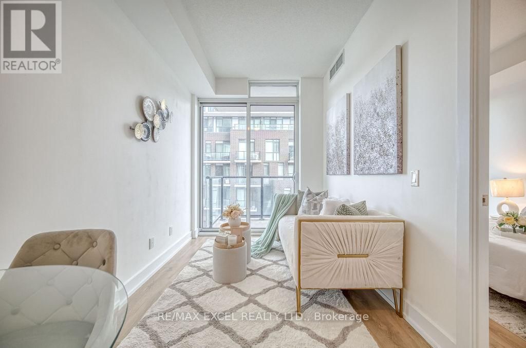 318 - 128 FAIRVIEW MALL DRIVE Image 12