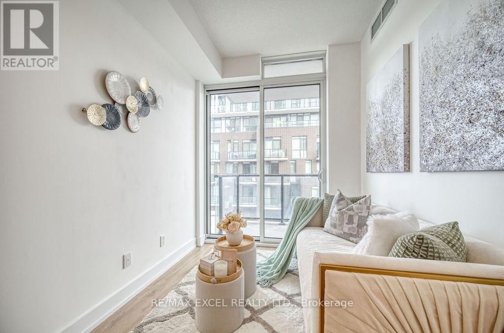 318 - 128 FAIRVIEW MALL DRIVE Image 15