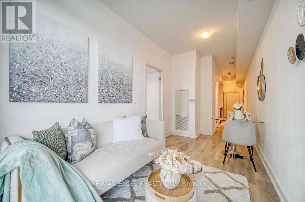 318 - 128 FAIRVIEW MALL DRIVE Image 19