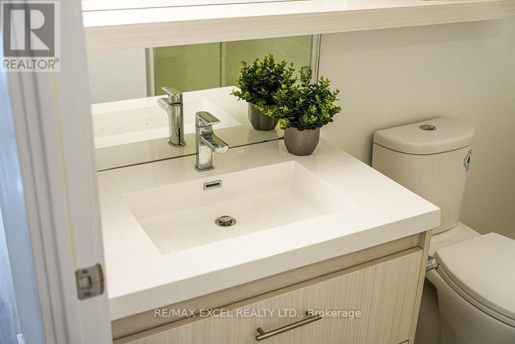 318 - 128 FAIRVIEW MALL DRIVE Image 30