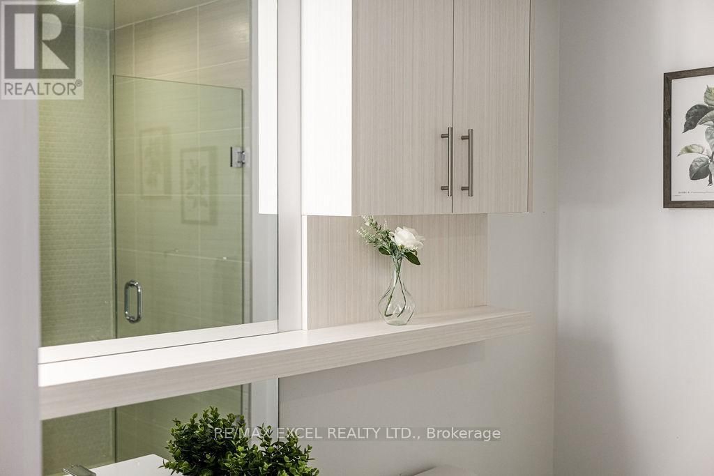318 - 128 FAIRVIEW MALL DRIVE Image 31