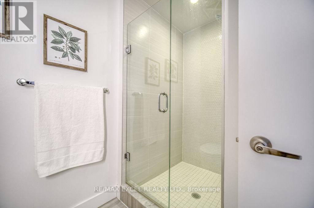 318 - 128 FAIRVIEW MALL DRIVE Image 32