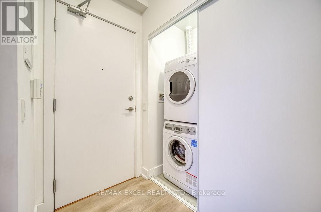 318 - 128 FAIRVIEW MALL DRIVE Image 33