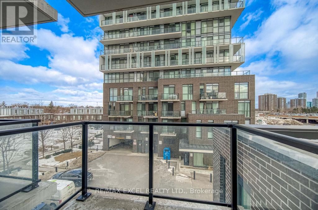 318 - 128 FAIRVIEW MALL DRIVE Image 34