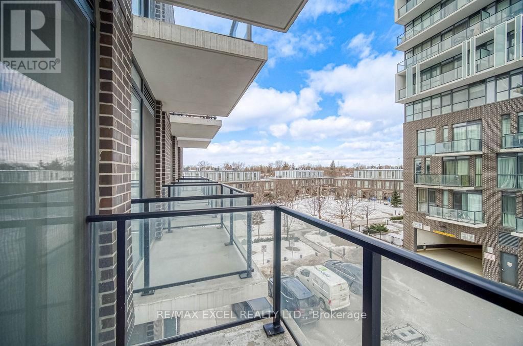 318 - 128 FAIRVIEW MALL DRIVE Image 35