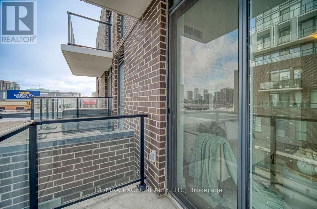 318 - 128 FAIRVIEW MALL DRIVE Image 36