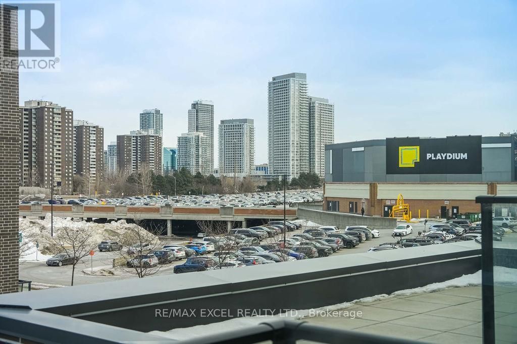 318 - 128 FAIRVIEW MALL DRIVE Image 38