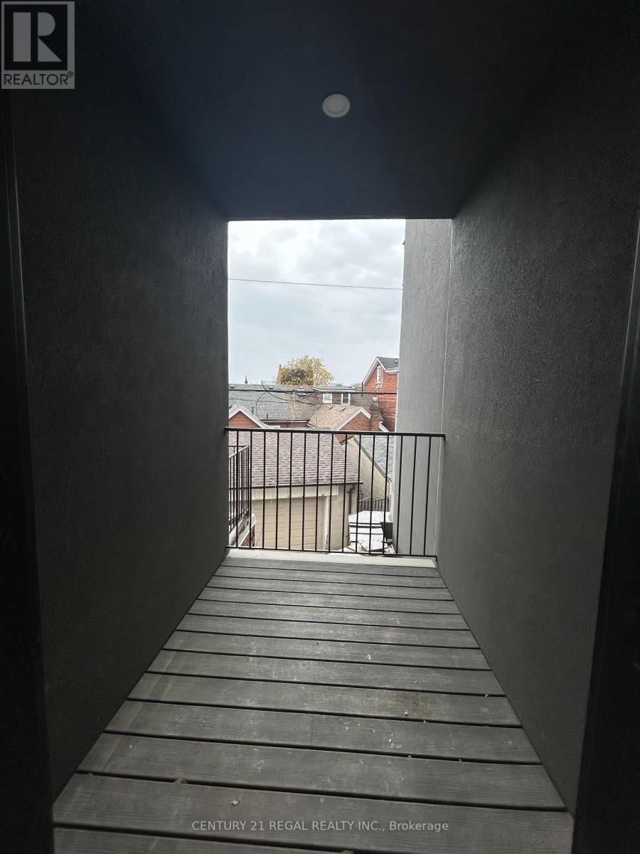 2nd floor - 1171 DUNDAS STREET WEST Image 11