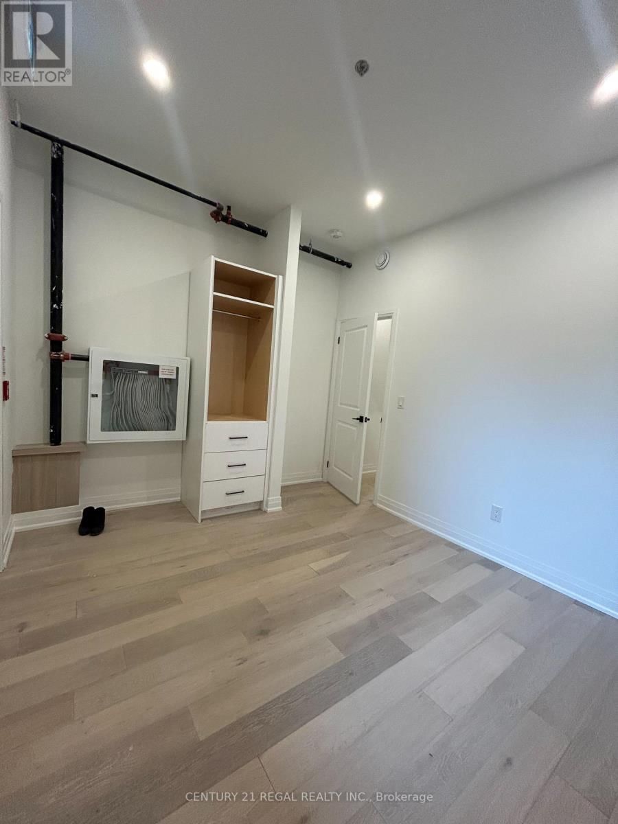 2nd floor - 1171 DUNDAS STREET WEST Image 13