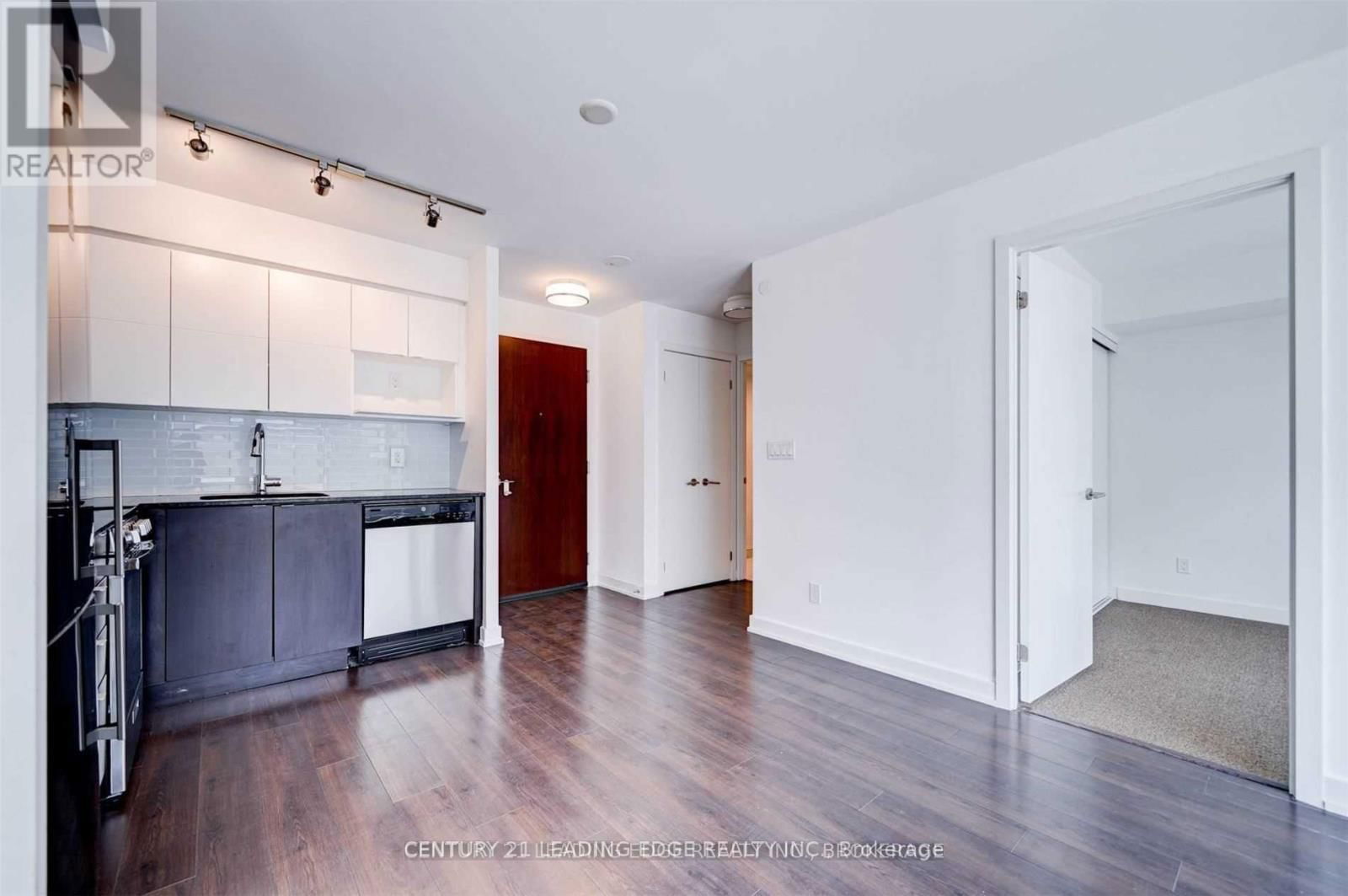 302 - 120 VARNA DRIVE Image 10