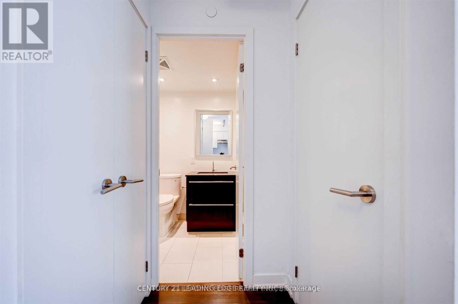 302 - 120 VARNA DRIVE Image 14