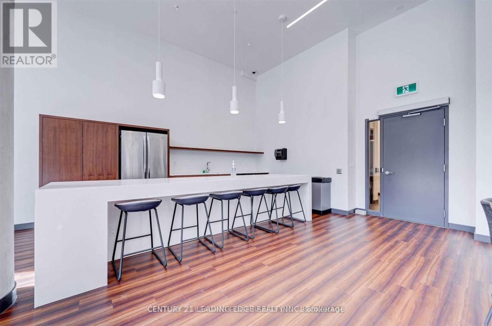 302 - 120 VARNA DRIVE Image 25