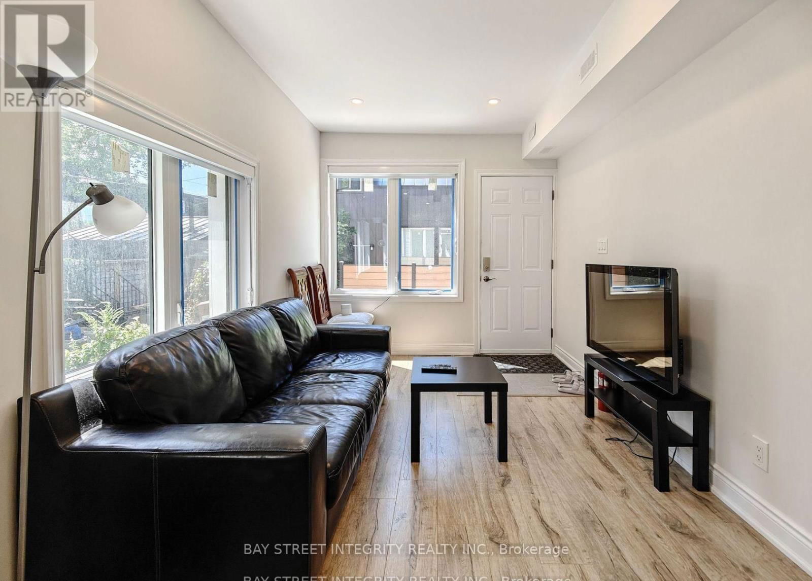 Unit 1 - 598 CRAWFORD STREET Image 1