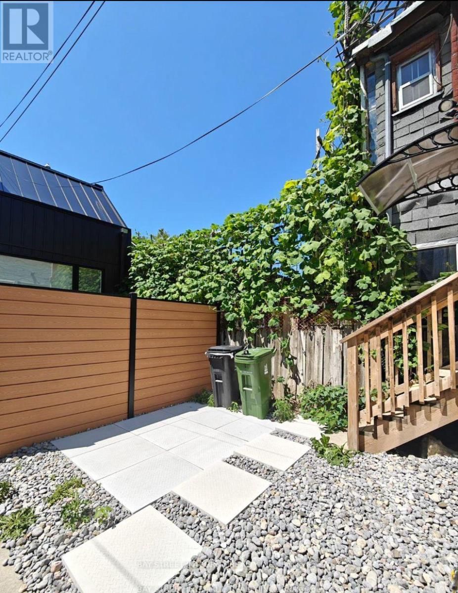 Unit 1 - 598 CRAWFORD STREET Image 15