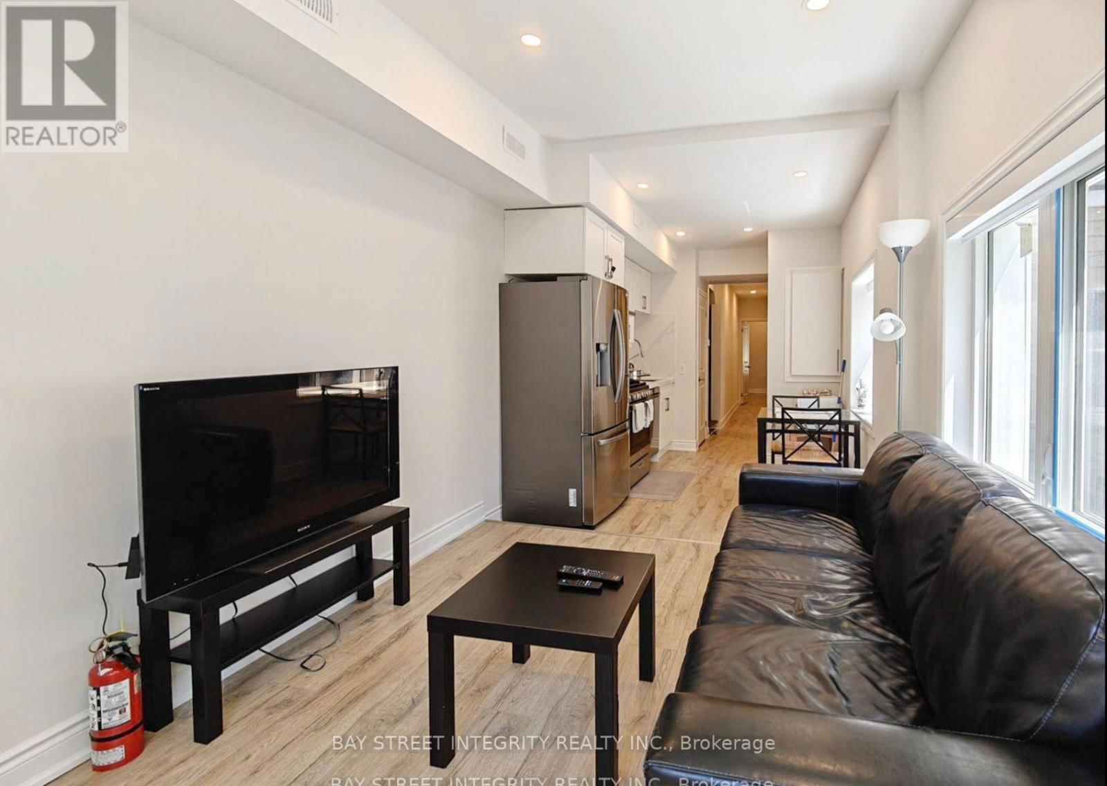 Unit 1 - 598 CRAWFORD STREET Image 3