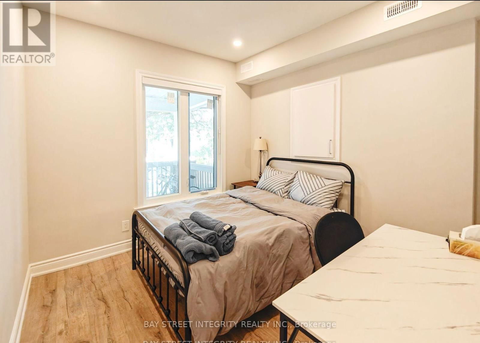 Unit 1 - 598 CRAWFORD STREET Image 6