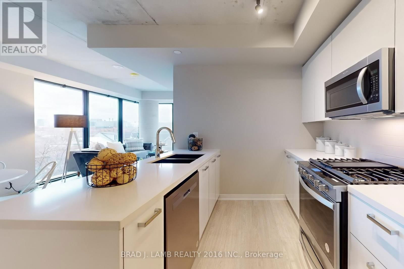 318 - 195 MCCAUL STREET Image 11