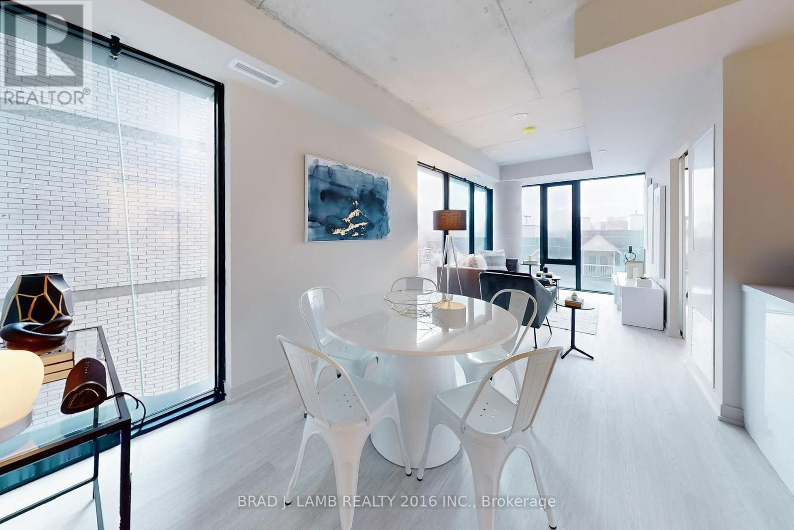 318 - 195 MCCAUL STREET Image 14
