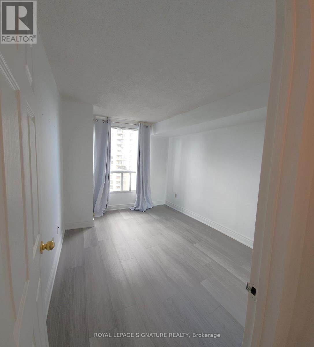 1103 - 5 CONCORDE PLACE Image 7