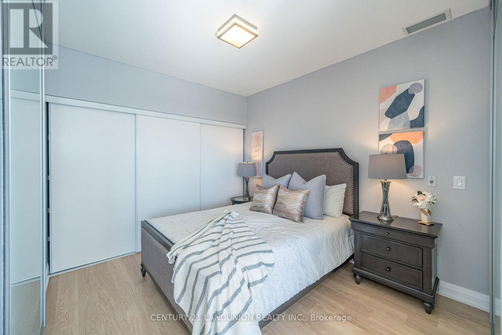 909 - 2 ANNDALE DRIVE Image 14
